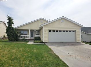 1932 NW Prickly Pear Dr, Hermiston, OR 97838