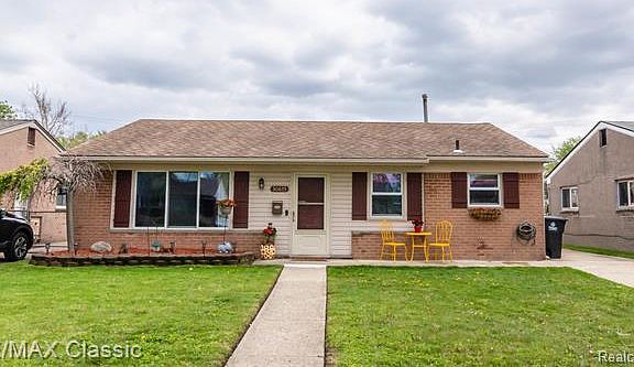 2nd image of 30653 Mackenzie Dr