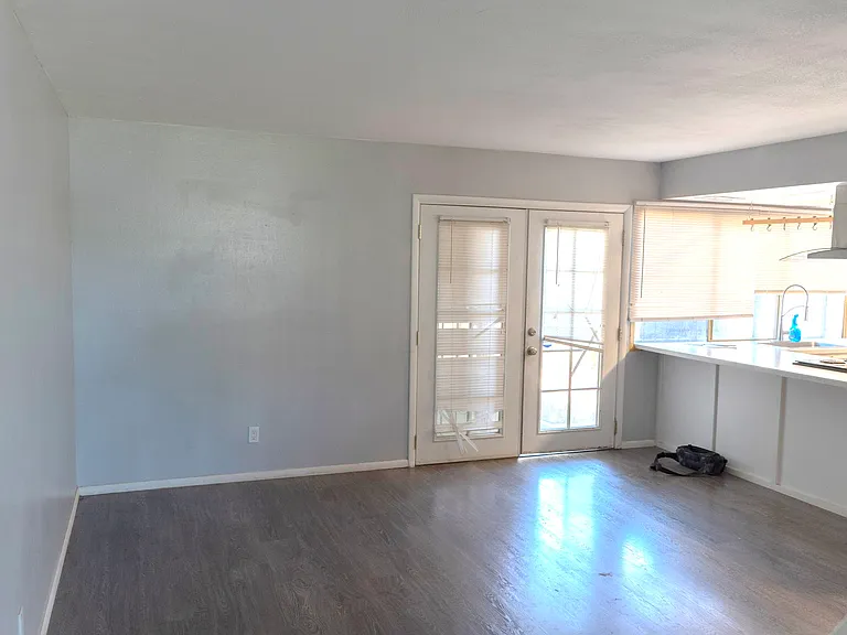 4601 N 21st Ave — Photo 3