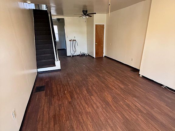 5th image of 2661 Roberts Ave