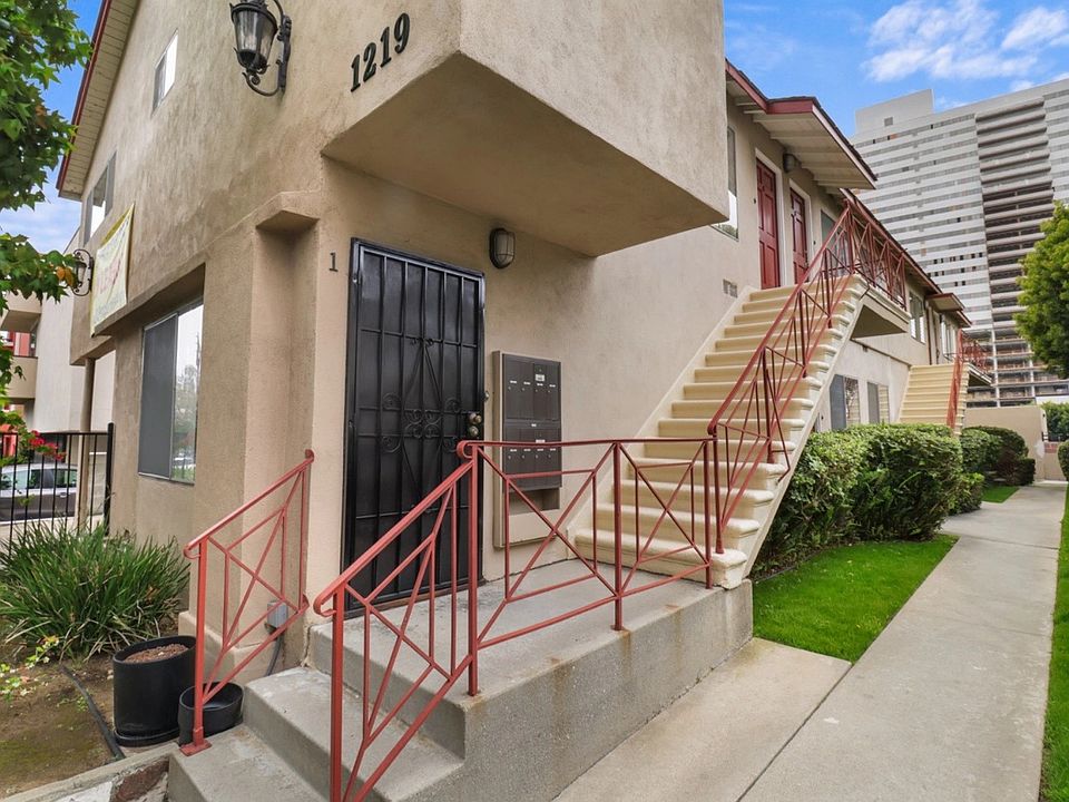 1st image of 1219 Barry Ave APT 2