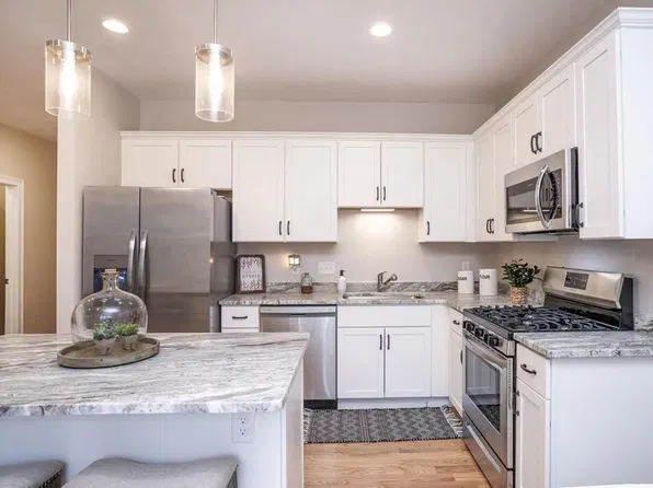 27 Dora Dr #B, Taunton, MA 02780