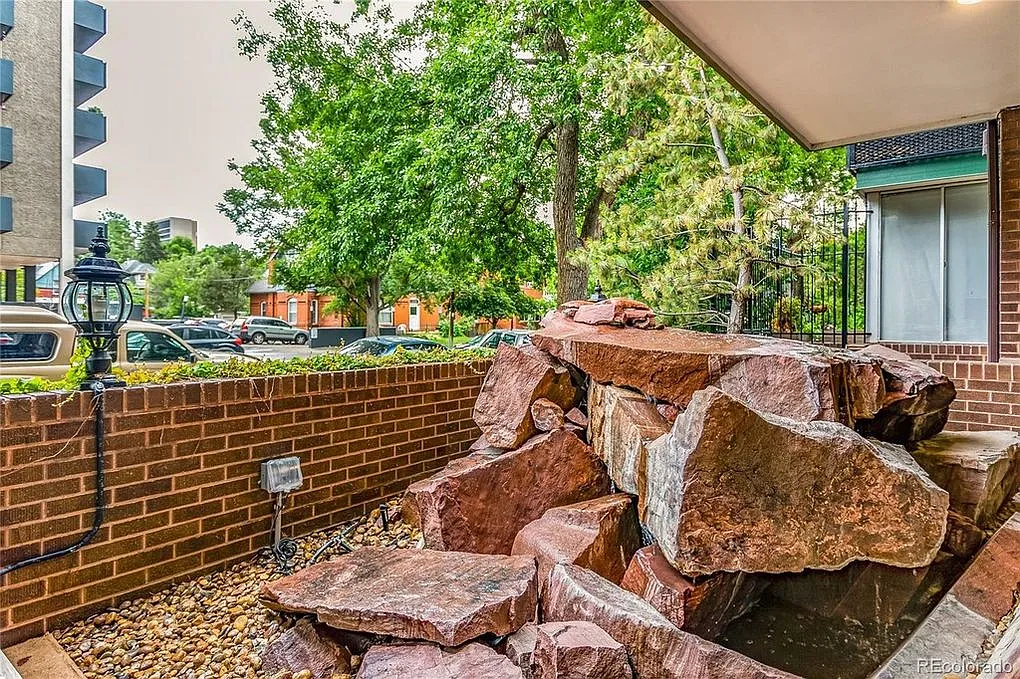 1 bed, 1.5 bath, 694 sqft, $2,200 — Photo 2