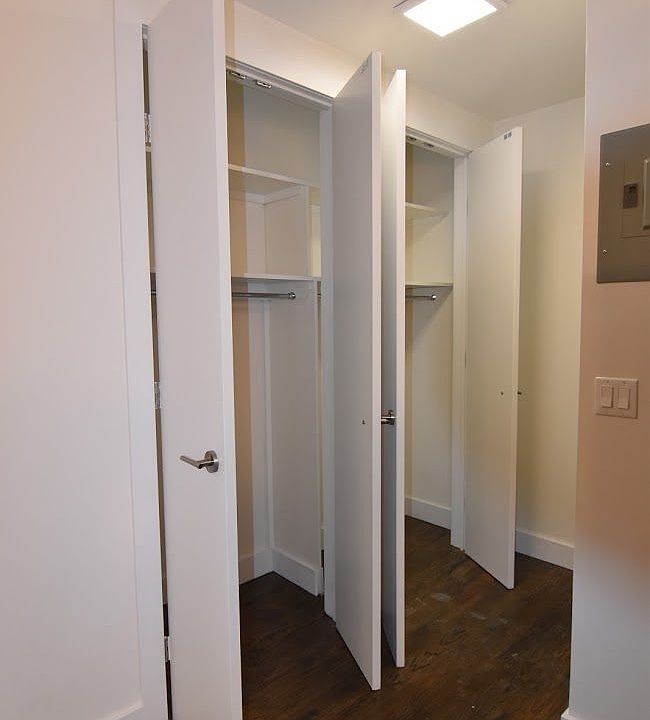 2nd image of 2525 Beverley Rd APT 1A