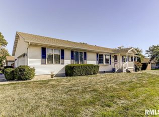 301 Goldenrod Dr, Chatham, IL 62629