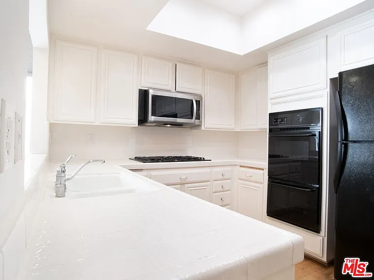 1655 Selby Ave #101 — Photo 7