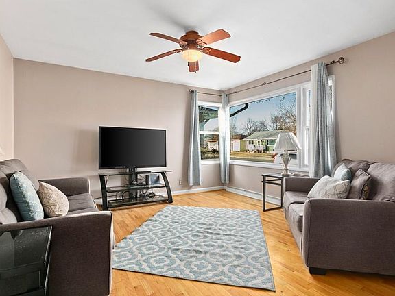 2nd image of 1512 Lynn Ave