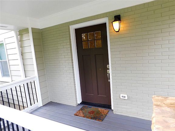 3rd image of 1029 Valley Dr SE