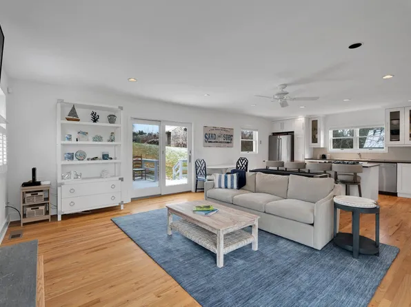 34 S Fulton St, Montauk, NY 11954