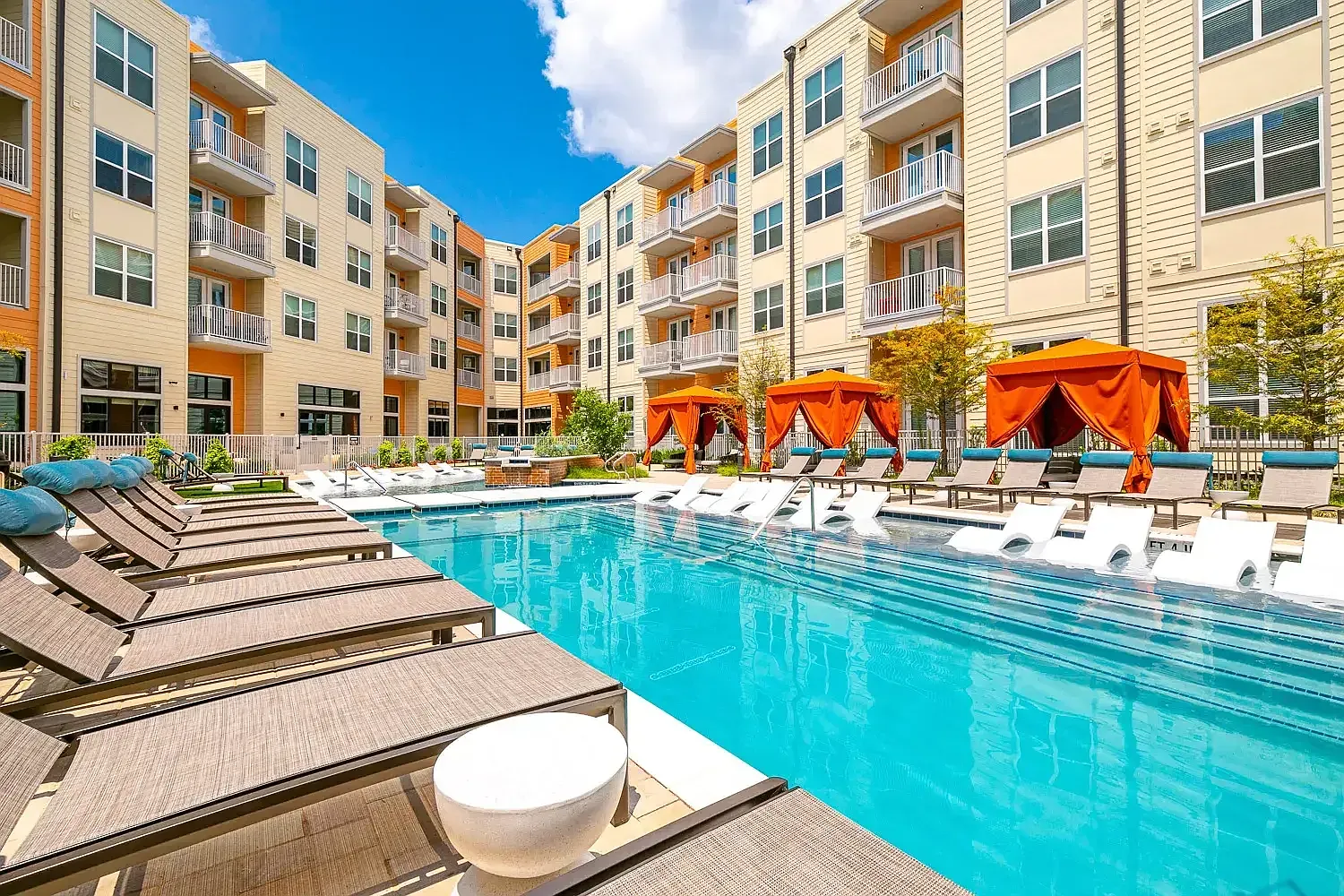 Isaac Apartments — Photo 4