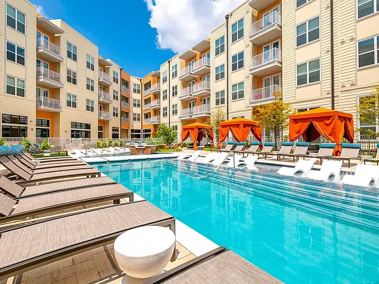 Isaac Apartments — Photo 4