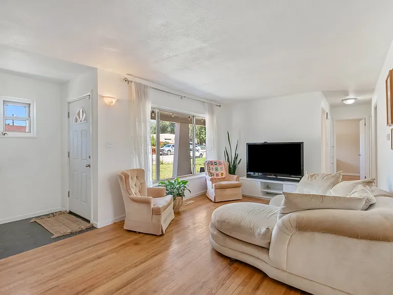 141 Sherri Dr — Photo 11