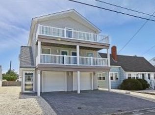 116 E Cape Cod Ln, Brant Beach, NJ 08008