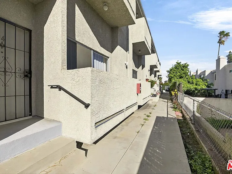 9034 Willis Ave #14 — Photo 18
