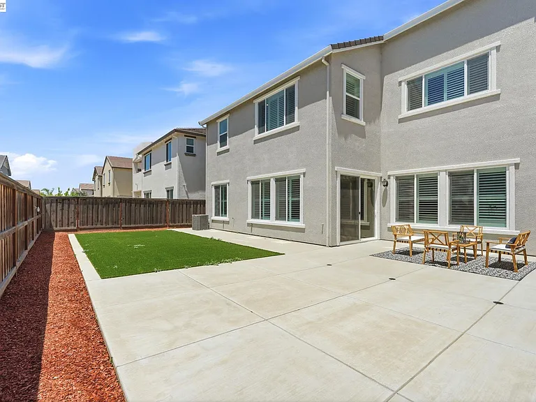 1550 Plumas Dr — Photo 61