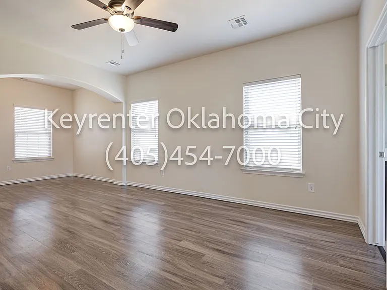 2409 Rosa Cir — Photo 22