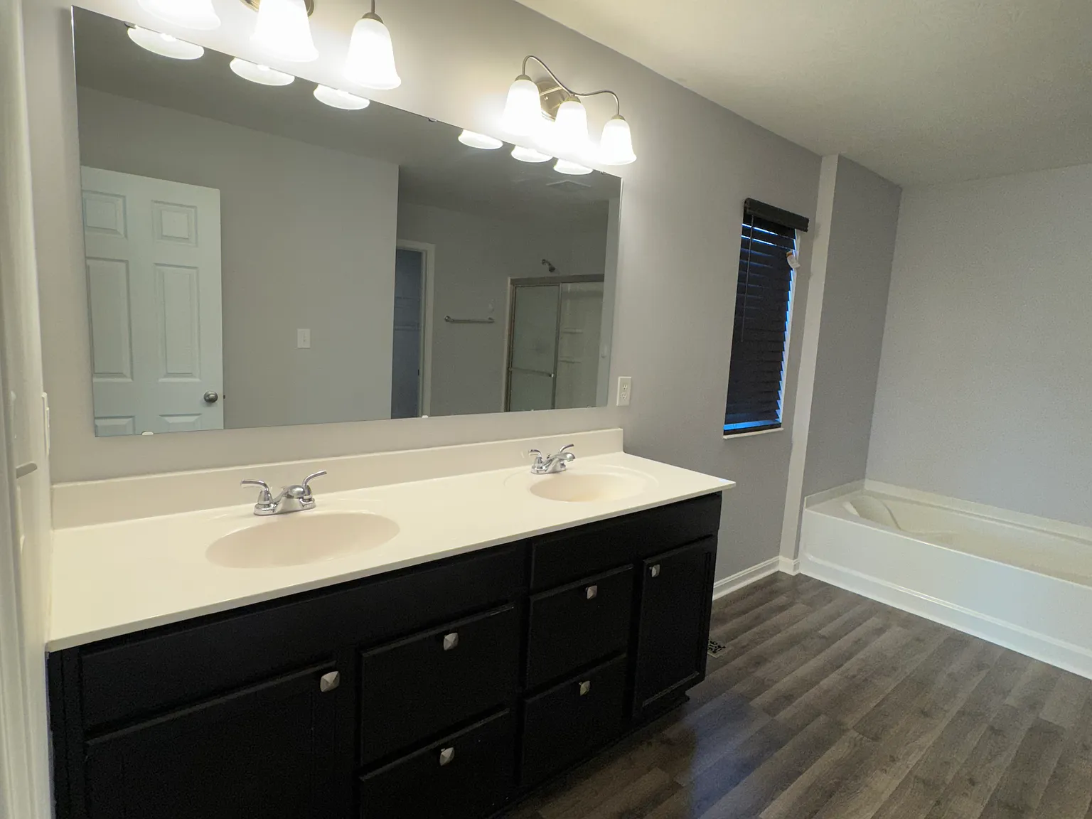 4 bed, 2.5 bath, 2957 sqft, $2,800 — Photo 3