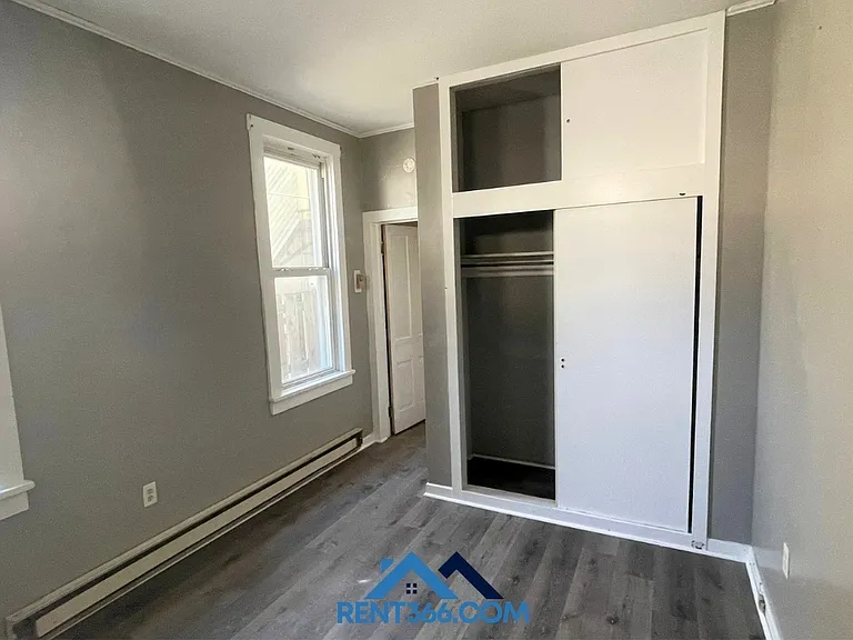 929 Center St — Photo 4