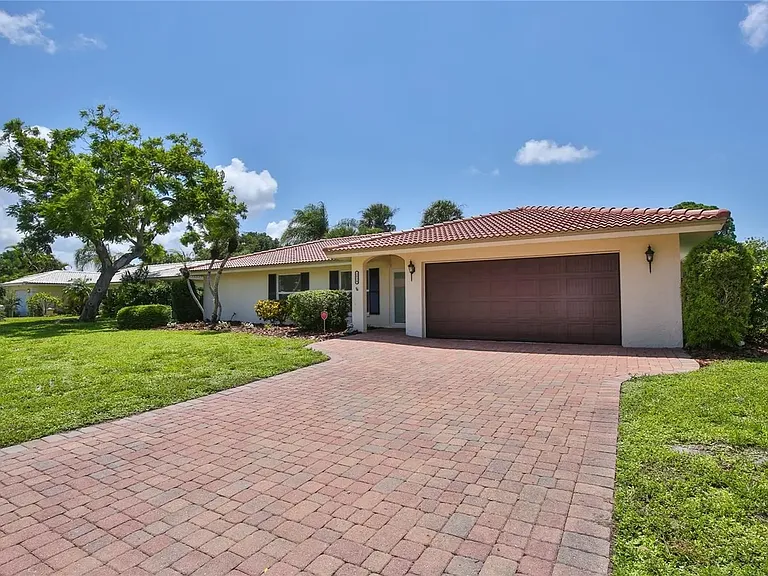 2834 Hardee Dr — Photo 2