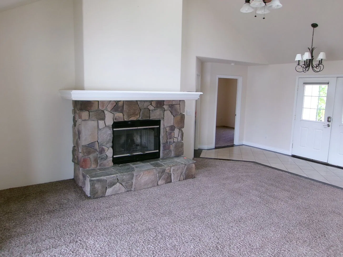 Large 2 story 4 bedroom house in Eagle Point — Photo 3