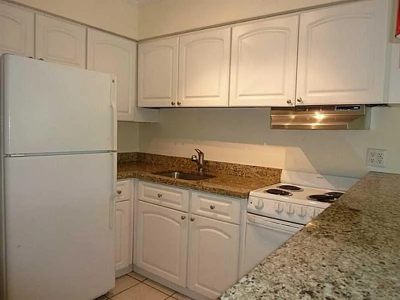 Marvilla Condominium — Photo 3