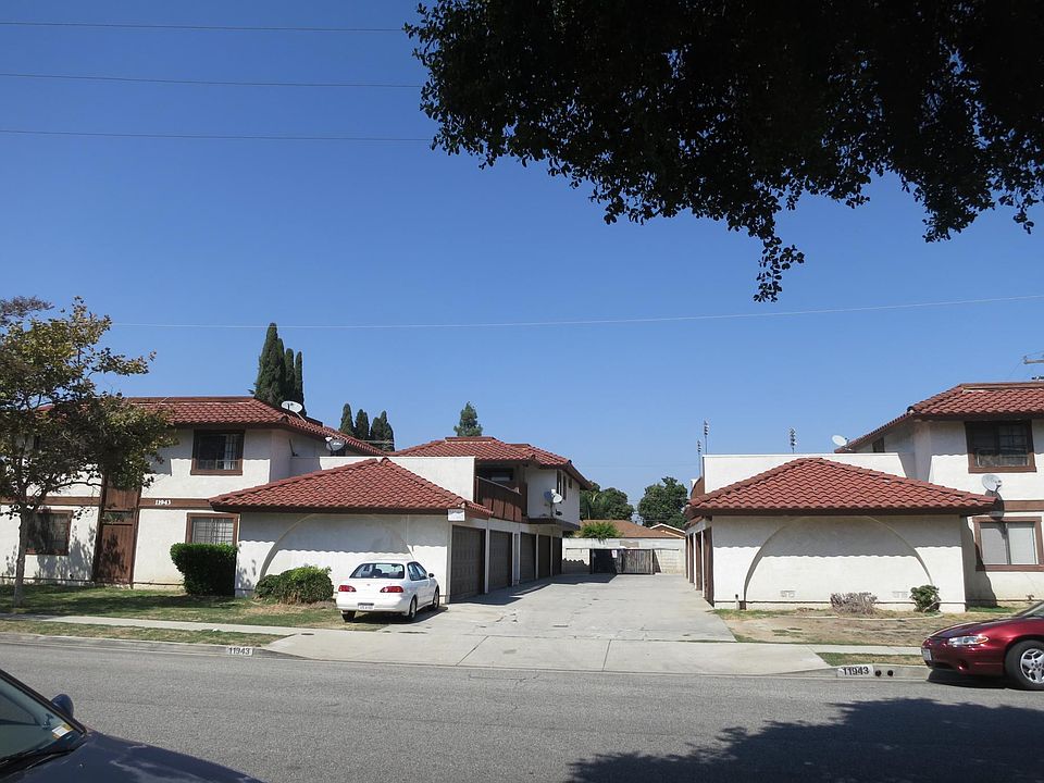 Front of Nine Unit Apartment