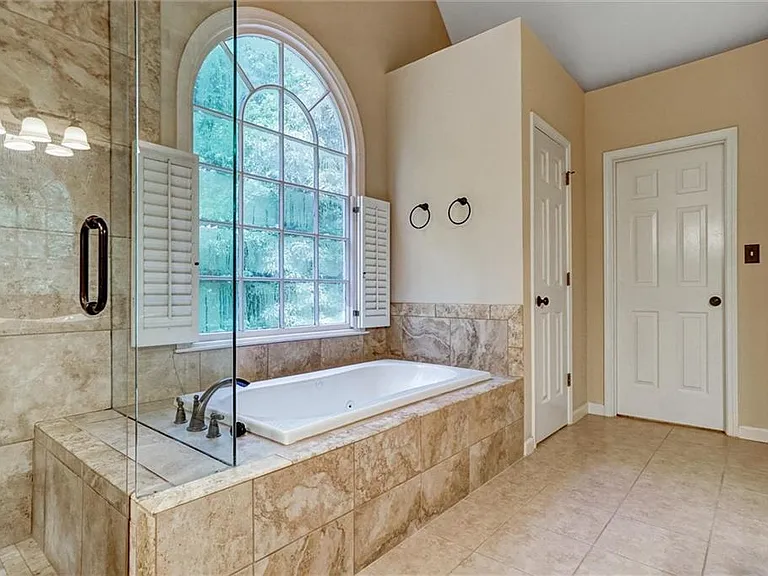 510 Jacaranda Ct — Photo 32