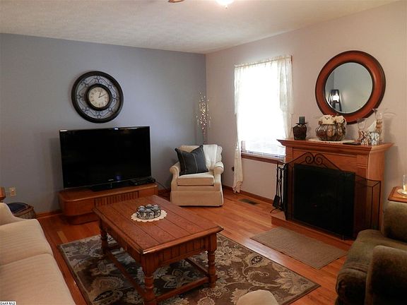 5th image of 310 Cooper Dr
