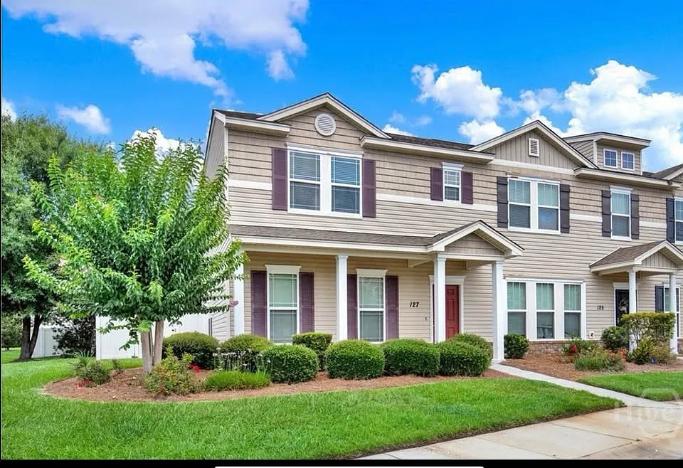 3 bed, 1540 sqft, $2,300 — Photo 1