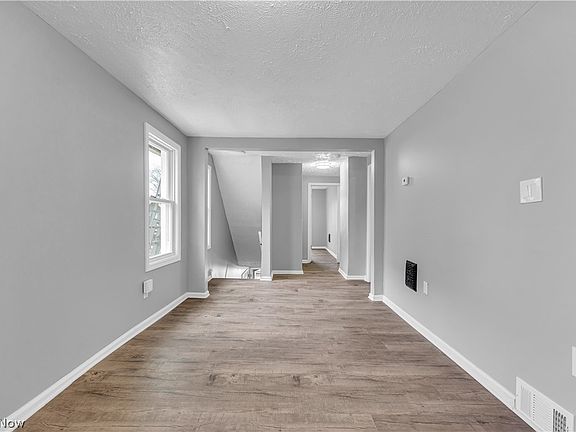 5th image of 2146 W 105th St