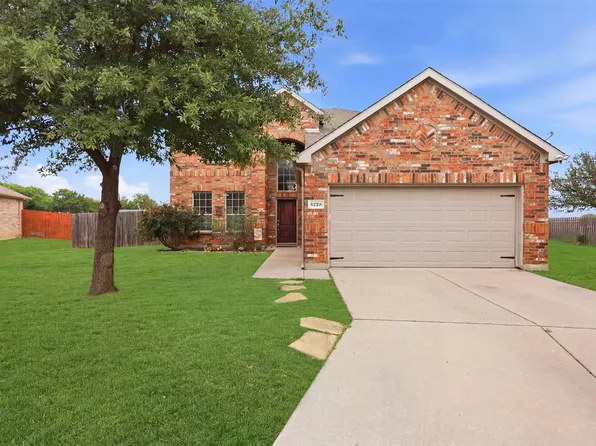 8228 Misty Water Dr, Fort Worth, TX 76131