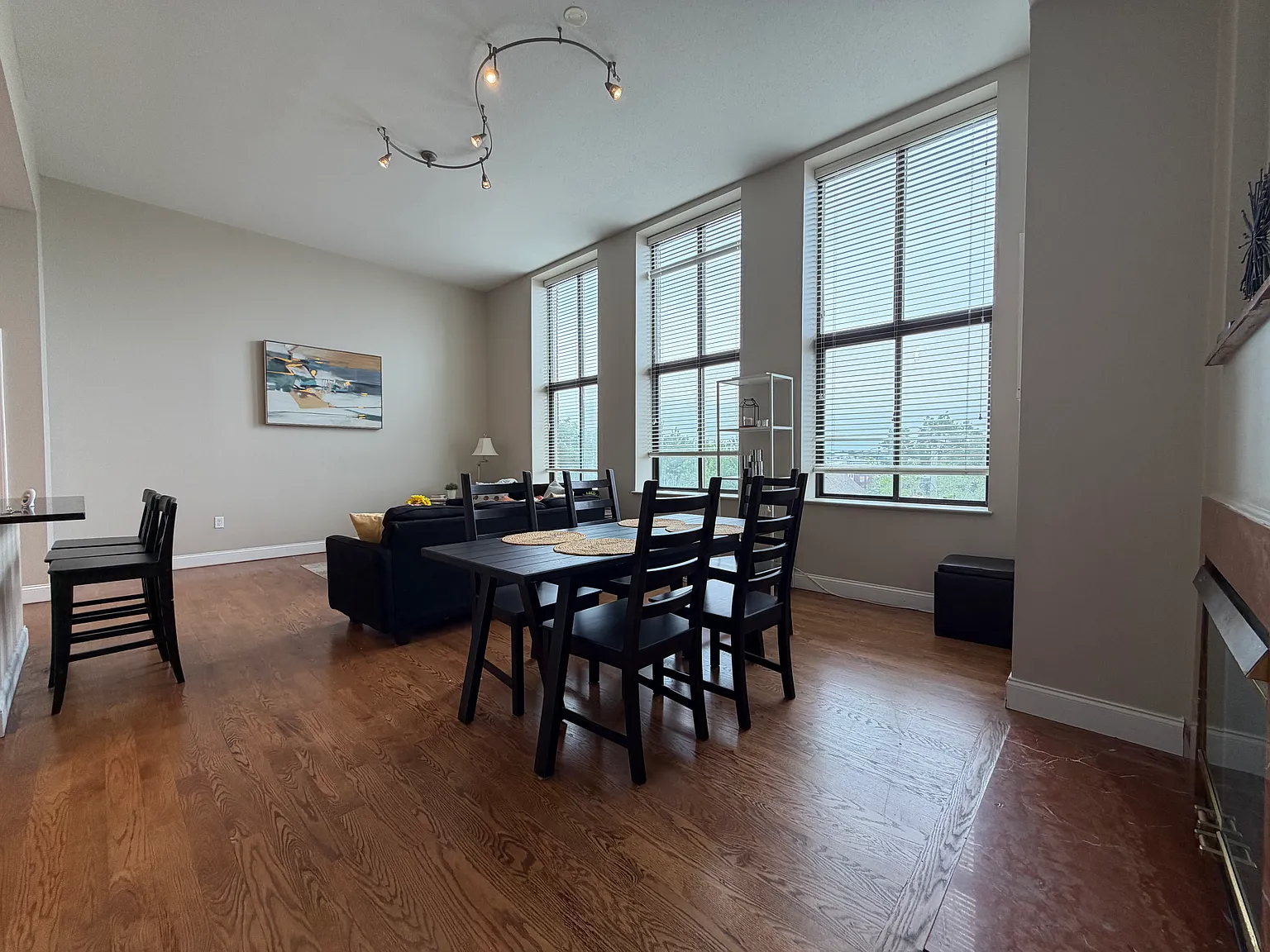 4 bed, 1775 sqft, $5,400 — Photo 4