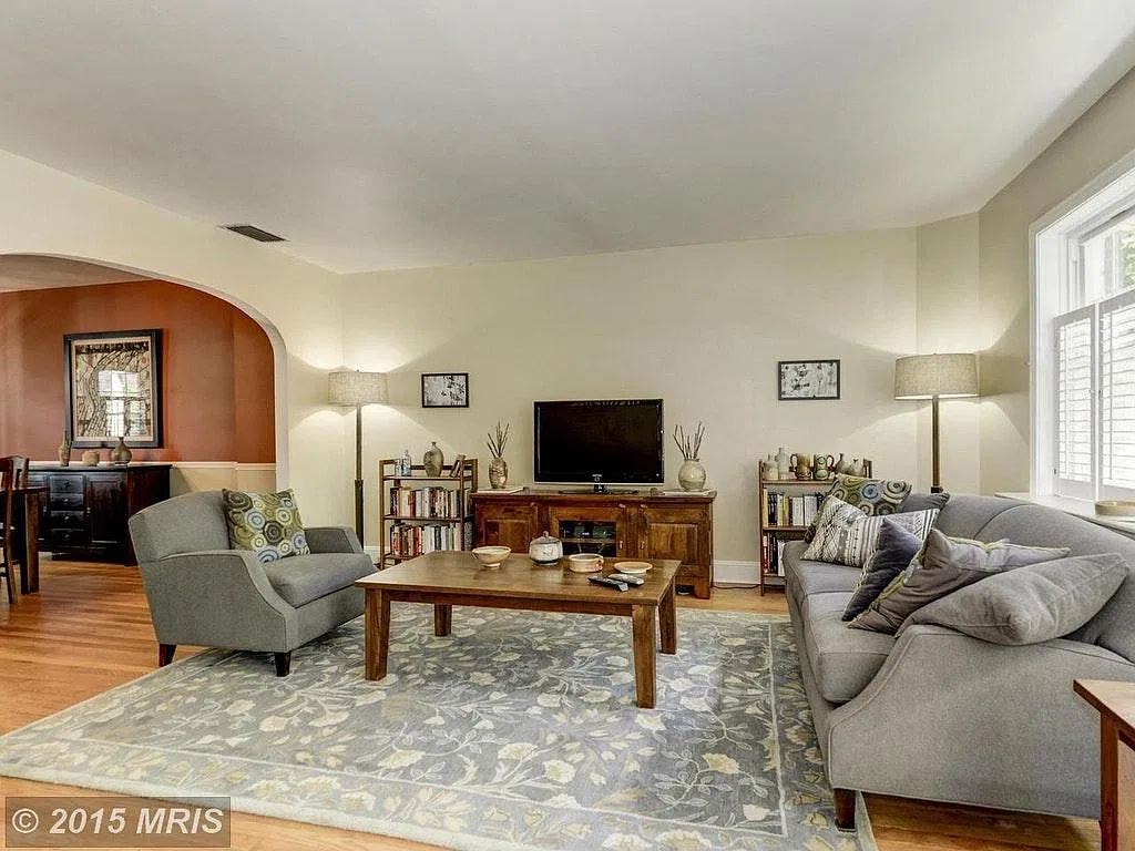 4 bed, 2500 sqft, $2,750 — Photo 1