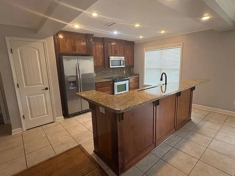 101 Avalon Ln — Photo 9