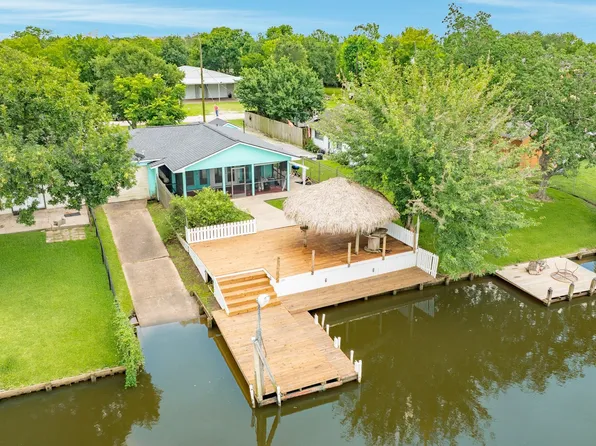 127 Bastrop Bayou Dr, Angleton, TX 77515