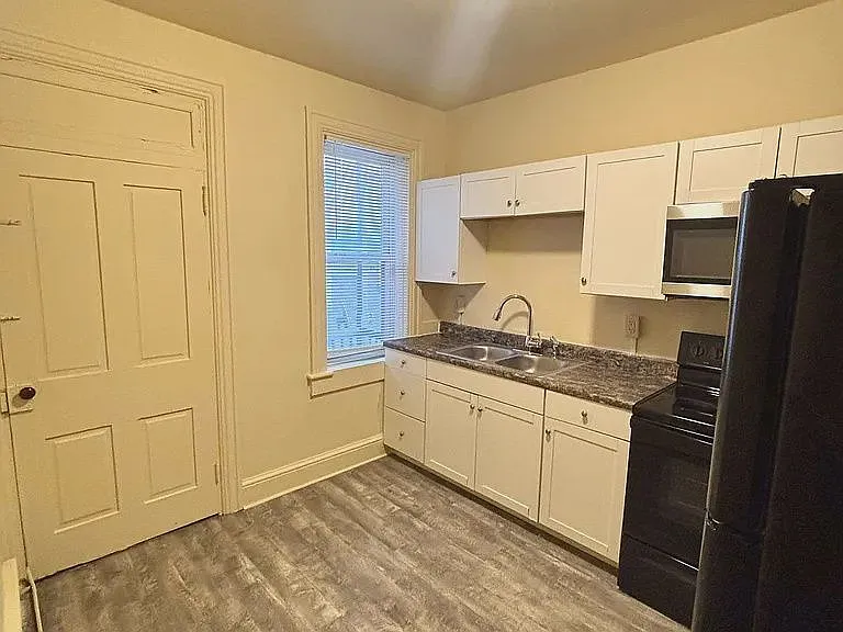 3 bed, 1.0 bath, 1109 sqft, $1,475 — Photo 2