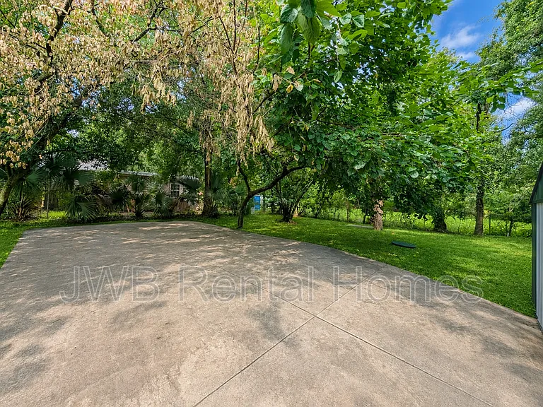 1720 Brooker Rd — Photo 10