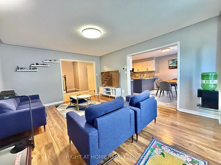 569 Walpole Cres — Photo 5
