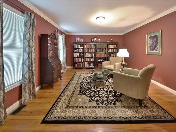 4th image of 4422 Carriage Trace Dr