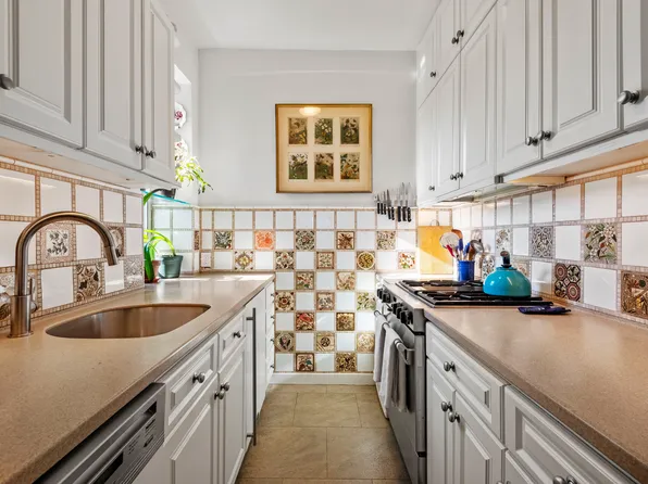 127 West 82nd Street image 2 of 16