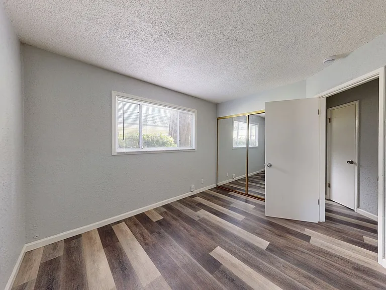 2515 10th ave — Photo 39