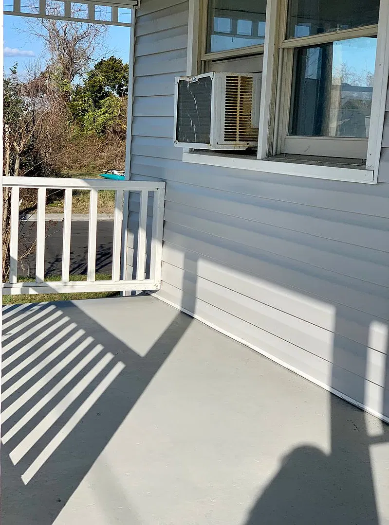 Coming Soon! Cute Home with Water View. Walk to Shops and Water. Downtown Morehead City — Photo 3