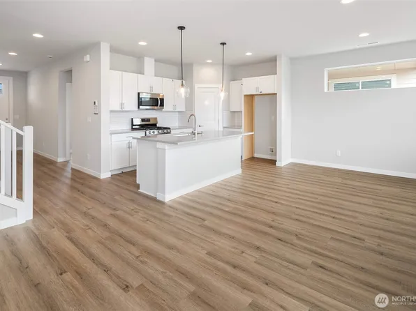 562 SW 97th Street #4, Seattle, WA 98106