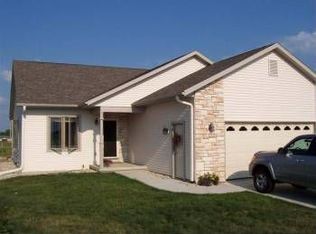 102 Chickadee Ln, Sauk City, WI 53583