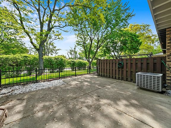 5th image of 31 Sorrento Dr