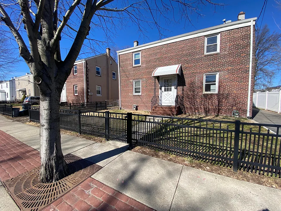 125 Roosevelt Ave