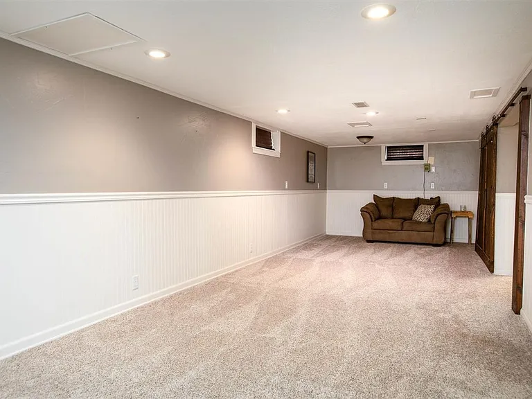 2212 W Olympic Ave — Photo 5