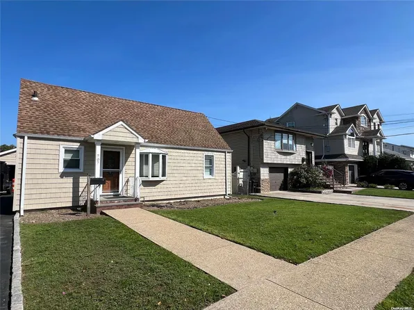 707 Soma Avenue, Bellmore, NY 11710