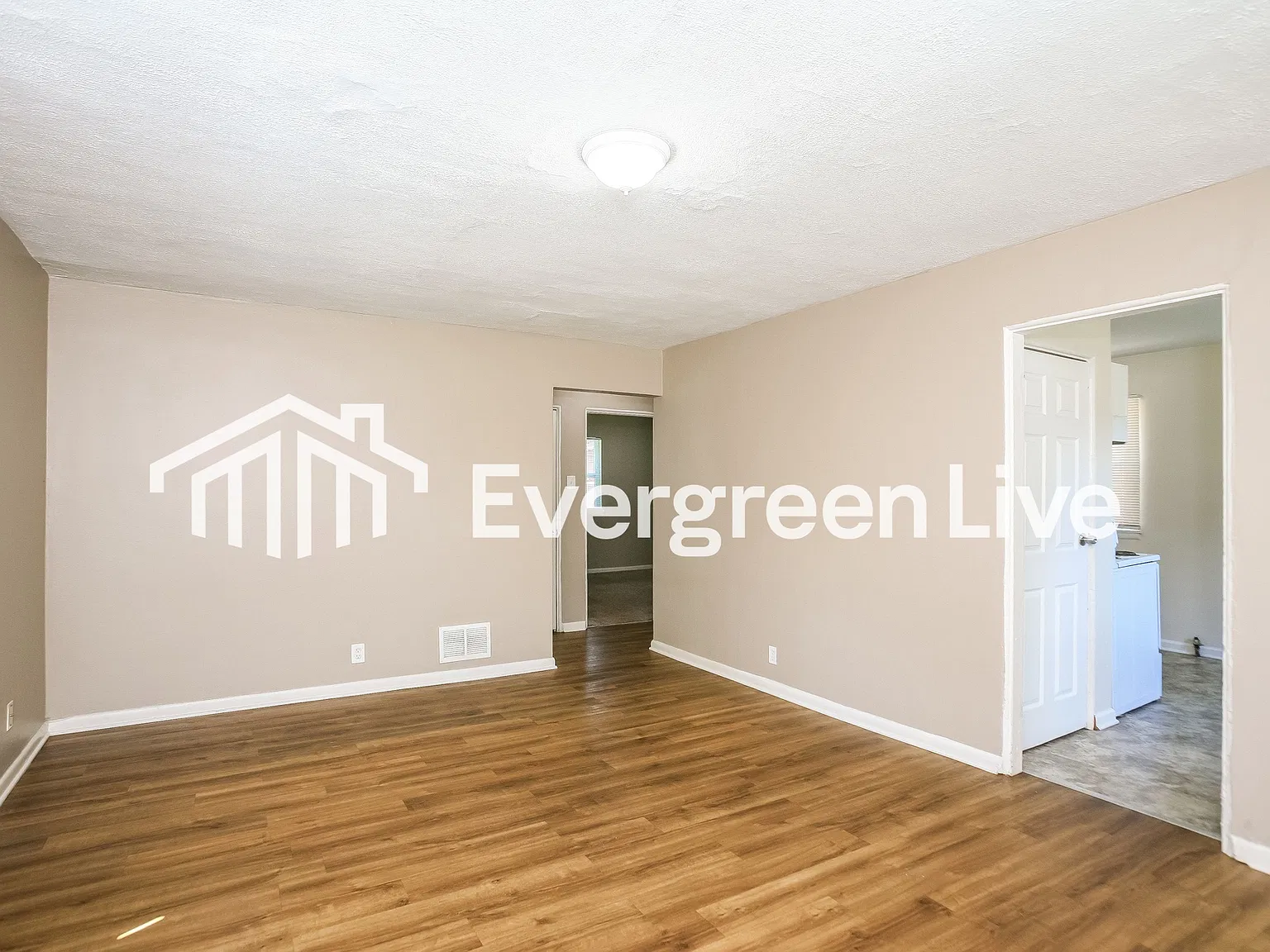 2 bed, 1.0 bath, 850 sqft, $1,045 — Photo 3
