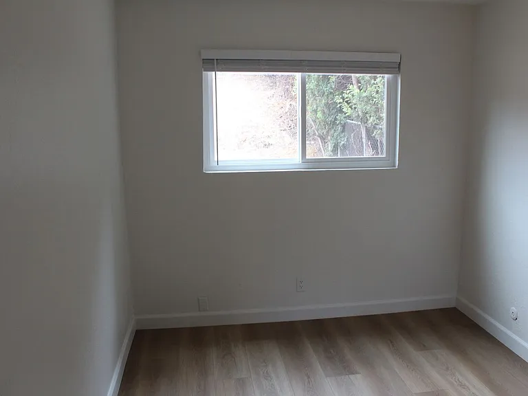 331 Rebecca Ave — Photo 17